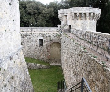 22 Trekking sentiero acque e visita al castello 1