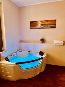 suite hotel grifo con jacuzzi