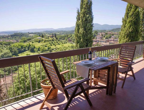 Villa Donatelli balcone estate 605x465