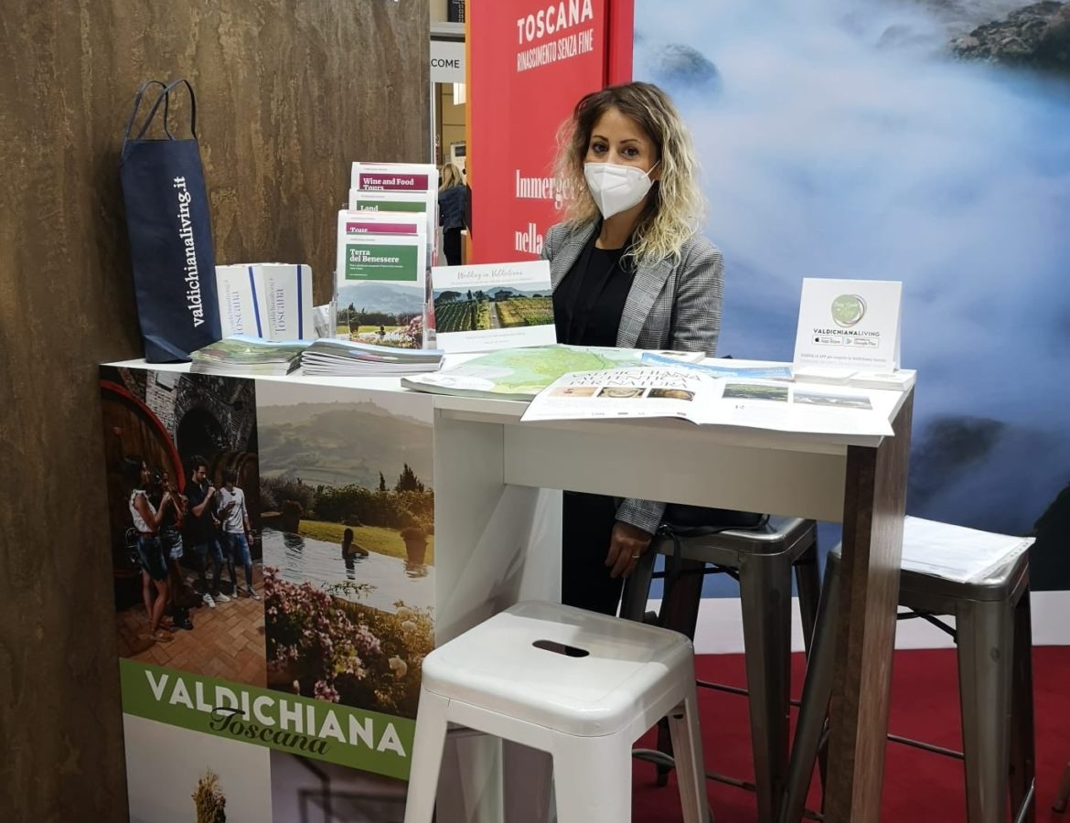 Ragazza in Fiera del trurismo