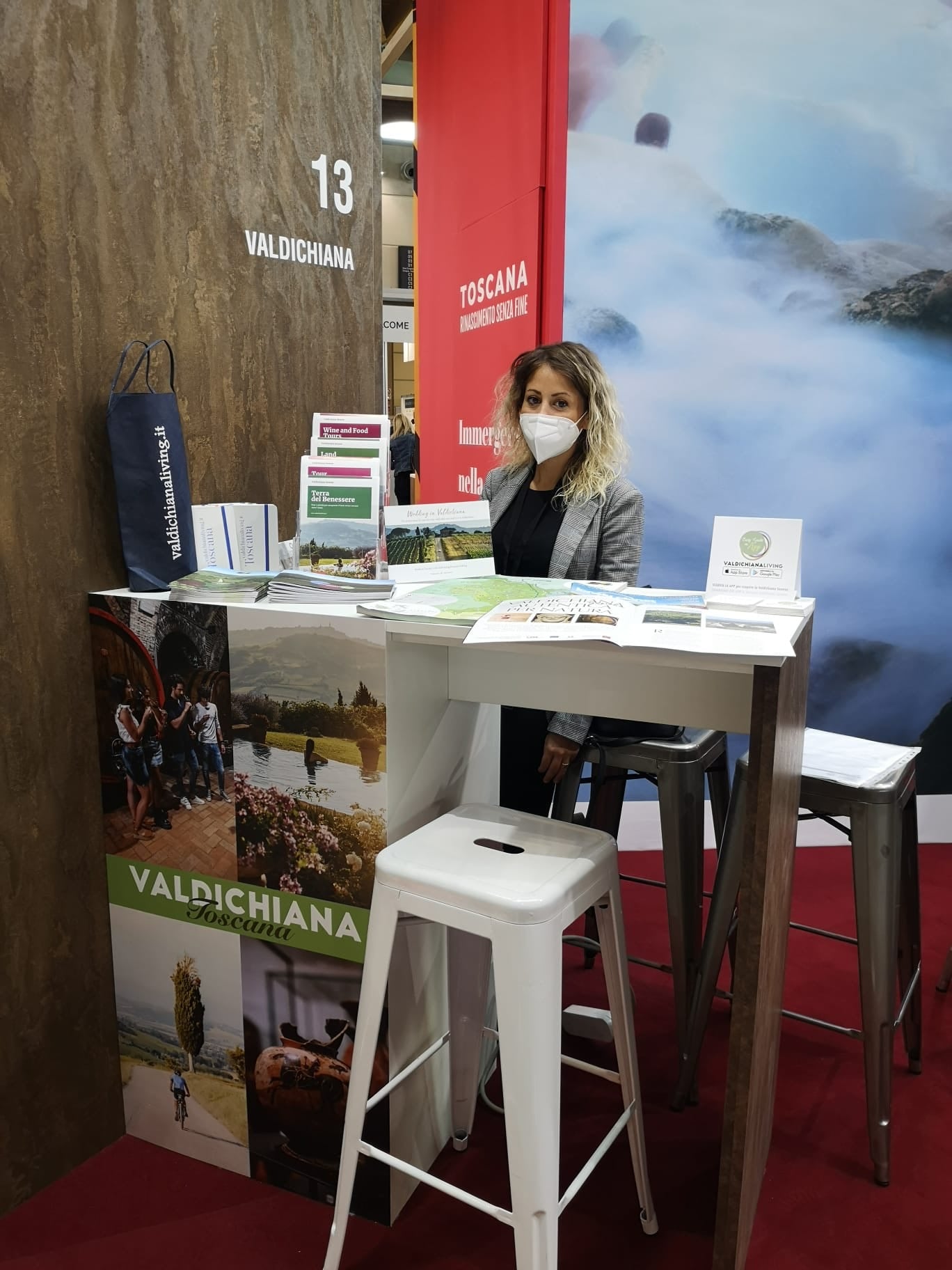 Ragazza in Fiera del trurismo